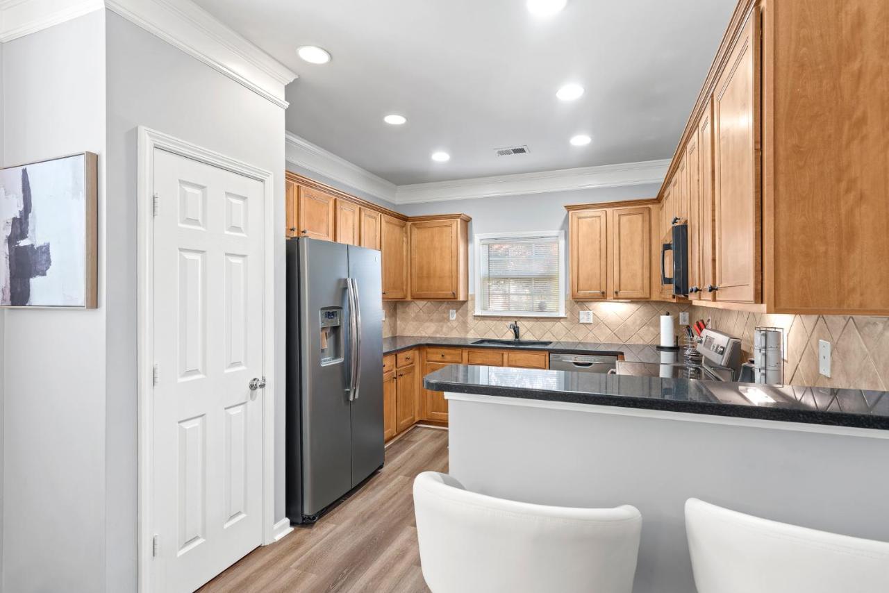 Calming Grey Townhouse With Jacuzzi Bathtub Villa Atlanta Luaran gambar