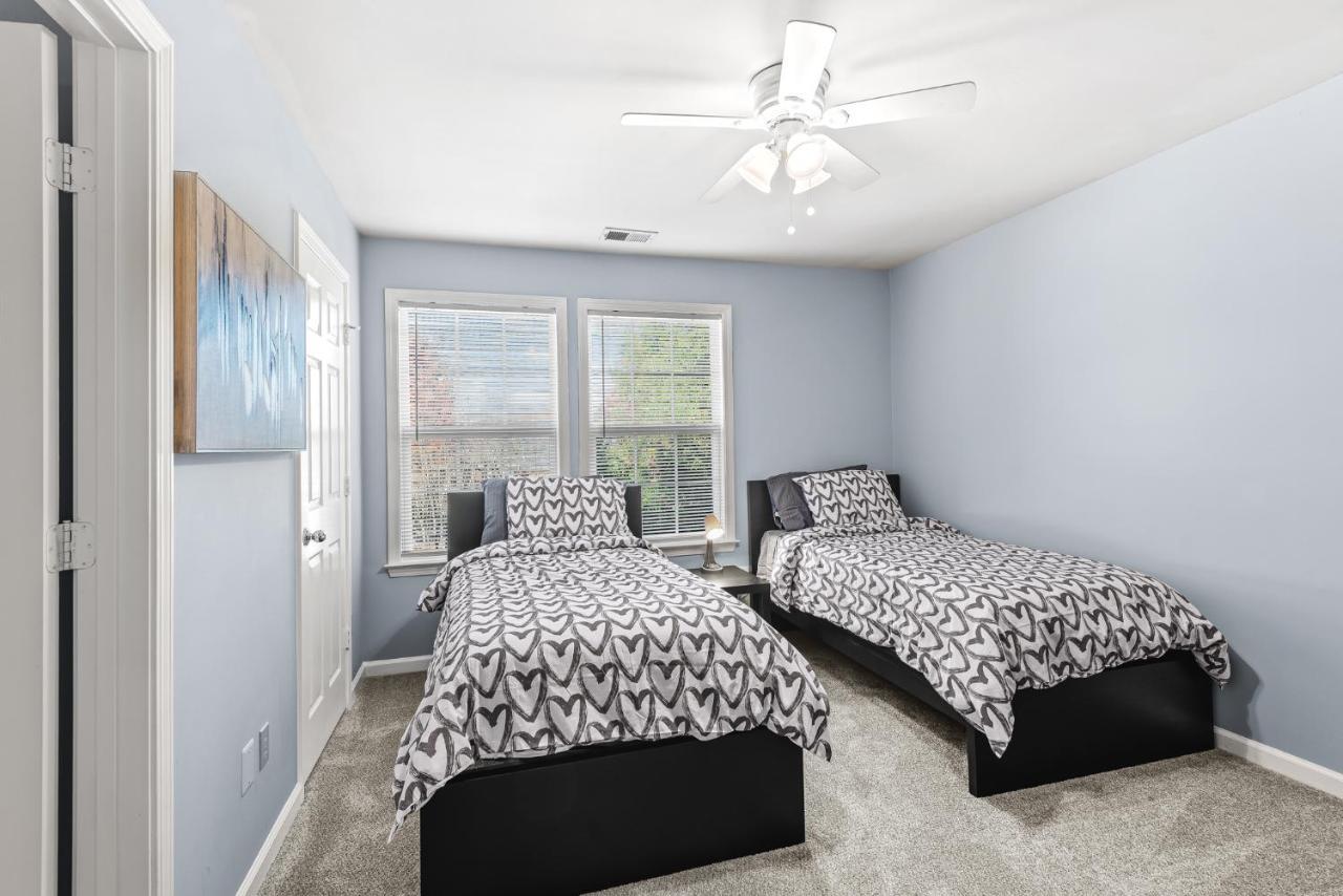 Calming Grey Townhouse With Jacuzzi Bathtub Villa Atlanta Luaran gambar