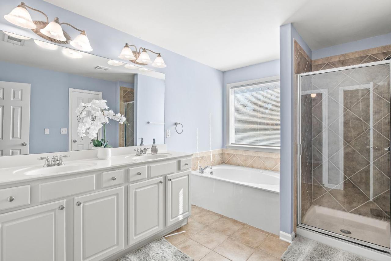 Calming Grey Townhouse With Jacuzzi Bathtub Villa Atlanta Luaran gambar