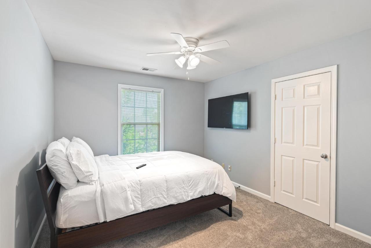 Calming Grey Townhouse With Jacuzzi Bathtub Villa Atlanta Luaran gambar